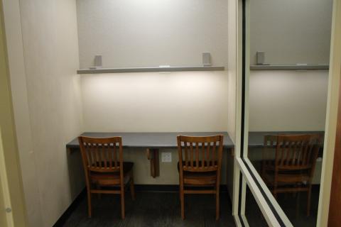 Small study room with 2 chairs. 